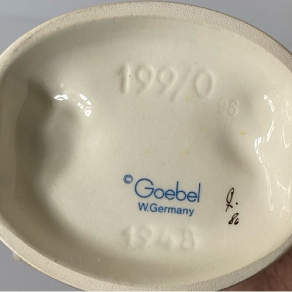 Hummel Figurine: 199/0 “Feeding time” - Picture 9 of 9